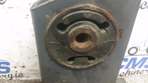 Ford New Holland 40, Ts Series Cab Mount 82021818 , 82021777 , 81866330 - Sospensione della cabina per Trattore: foto 3 Ford New Holland 40, Ts Series Cab Mount 82021818 , 82021777 , 81866330 - Sospensione della cabina per Trattore: foto 3