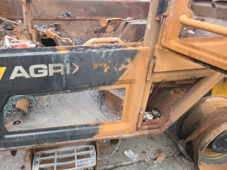 Jcb 542-70 Ag Cab door frame lower 402/s3035 - Porta e ricambi: foto 3 Jcb 542-70 Ag Cab door frame lower 402/s3035 - Porta e ricambi: foto 3