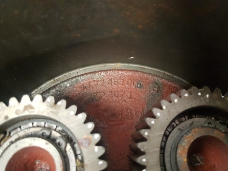 John Deere 2650 Front Axle Hub Hat Assy L60111, L60110, 4472463005, 4472363006 - Mozzo per Trattore: foto 2 John Deere 2650 Front Axle Hub Hat Assy L60111, L60110, 4472463005, 4472363006 - Mozzo per Trattore: foto 2