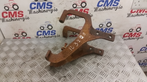 John Deere 3200, 3400 Telehandler Exhaust Muffler, Silencer Bracket Az57460 - Marmitta per Sollevatore telescopico: foto 2 John Deere 3200, 3400 Telehandler Exhaust Muffler, Silencer Bracket Az57460 - Marmitta per Sollevatore telescopico: foto 2