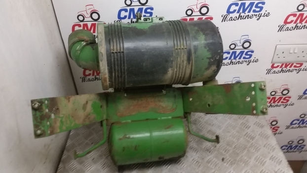 John Deere 3350, 2250 Air Cleaner And Hydraulic Reservoir Al55540, Al66857 - Filtro aria per Trattore: foto 4 John Deere 3350, 2250 Air Cleaner And Hydraulic Reservoir Al55540, Al66857 - Filtro aria per Trattore: foto 4