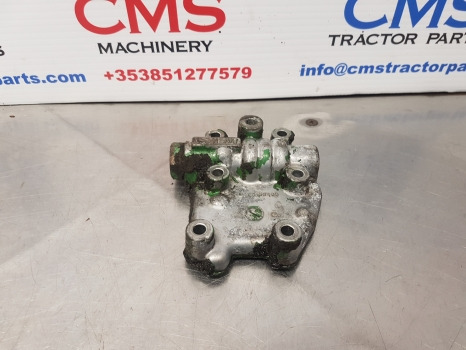 John Deere 6200, 6300, 6400, 7600, 7700 Clutch Cooling Valve Housing R109490 - Cambio: foto 1 John Deere 6200, 6300, 6400, 7600, 7700 Clutch Cooling Valve Housing R109490 - Cambio: foto 1