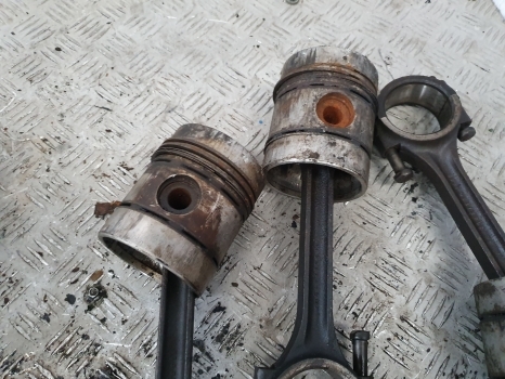 Massey Ferguson 135, 140, 145 Ad3.152 Pistons Set, Con Rod, 82111, 84774, 84957 - Pistoni/ Anelli/ Boccole per Trattore: foto 2 Massey Ferguson 135, 140, 145 Ad3.152 Pistons Set, Con Rod, 82111, 84774, 84957 - Pistoni/ Anelli/ Boccole per Trattore: foto 2