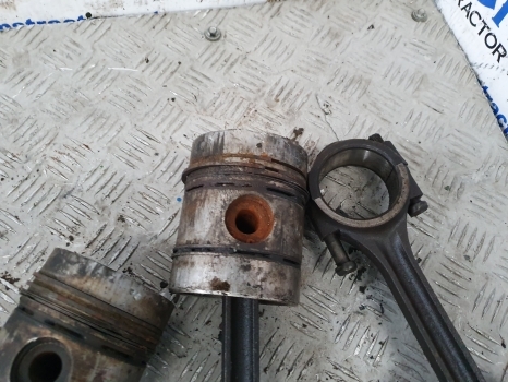 Massey Ferguson 135, 140, 145 Ad3.152 Pistons Set, Con Rod, 82111, 84774, 84957 - Pistoni/ Anelli/ Boccole per Trattore: foto 3 Massey Ferguson 135, 140, 145 Ad3.152 Pistons Set, Con Rod, 82111, 84774, 84957 - Pistoni/ Anelli/ Boccole per Trattore: foto 3