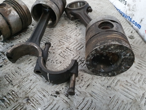 Massey Ferguson 135, 140, 145 Ad3.152 Pistons Set, Con Rod, 82111, 84774, 84957 - Pistoni/ Anelli/ Boccole per Trattore: foto 5 Massey Ferguson 135, 140, 145 Ad3.152 Pistons Set, Con Rod, 82111, 84774, 84957 - Pistoni/ Anelli/ Boccole per Trattore: foto 5