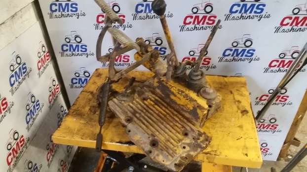 Massey Ferguson 50b Transmission Control Shift Cover Plate Assembly 881610m1 - Leva del cambio per Trattore: foto 1 Massey Ferguson 50b Transmission Control Shift Cover Plate Assembly 881610m1 - Leva del cambio per Trattore: foto 1