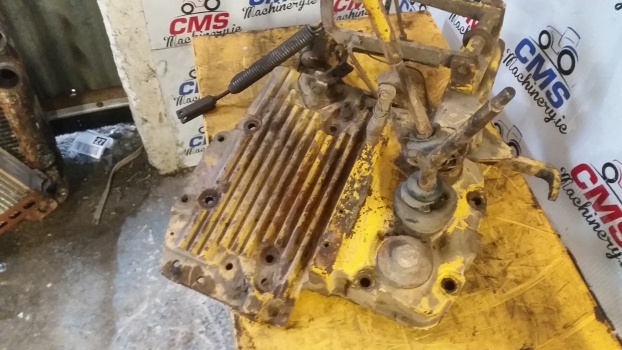 Massey Ferguson 50b Transmission Control Shift Cover Plate Assembly 881610m1 - Leva del cambio per Trattore: foto 2 Massey Ferguson 50b Transmission Control Shift Cover Plate Assembly 881610m1 - Leva del cambio per Trattore: foto 2