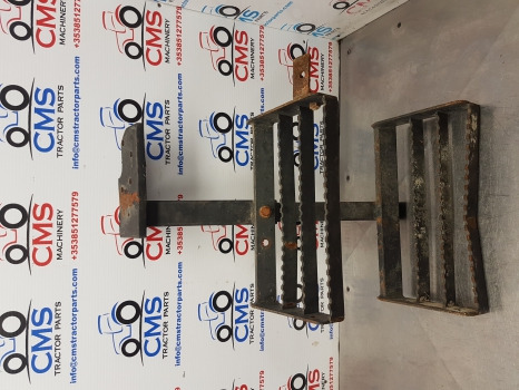 T5000, Tl, Tla, Case Jxu Series, Foot Step Assy Rhs 5184803, 82007963, 82007964 - Gradino sottoscocca per Macchina agricola: foto 2 T5000, Tl, Tla, Case Jxu Series, Foot Step Assy Rhs 5184803, 82007963, 82007964 - Gradino sottoscocca per Macchina agricola: foto 2