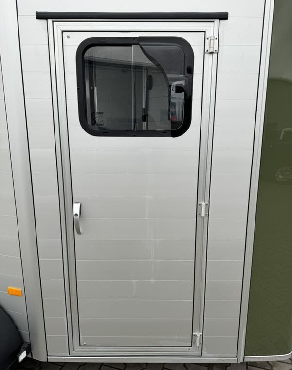 Trailer trasporto cavalli nuovo Cheval Liberte Touring Country XL przyczepa na dwa konie | duża siodlarnia | drzwi boczne | rampa przednia | 387×179 cm | ALUMINIOWA | Debon | dostawa | mocna i solidna |: foto 7
