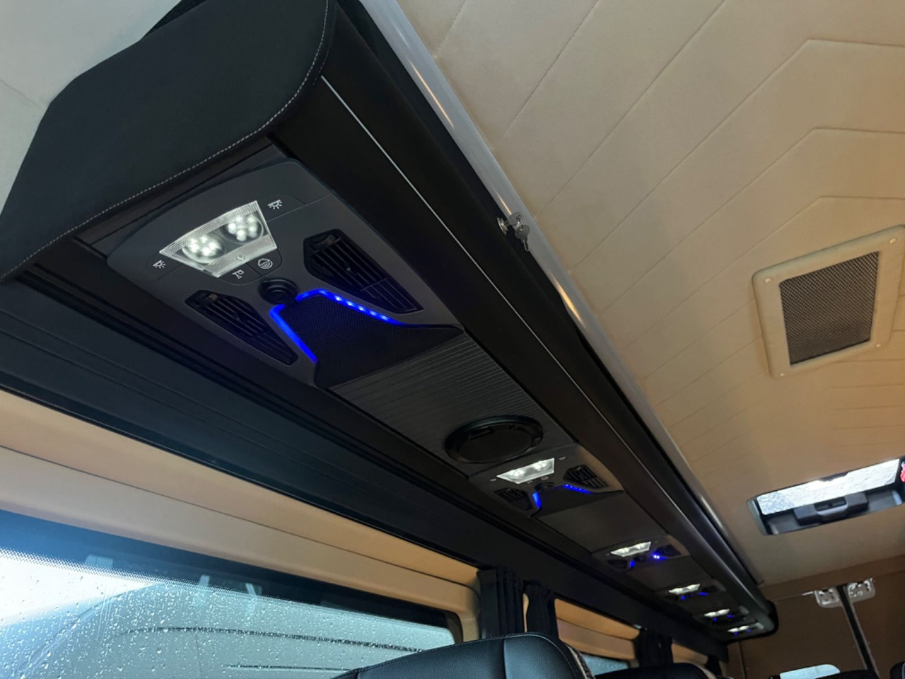 Leasing di  Mercedes-Benz Sprinter 519 AWD 4x4 TOURIST  / 21 to 24 Seats Mercedes-Benz Sprinter 519 AWD 4x4 TOURIST  / 21 to 24 Seats: foto 18