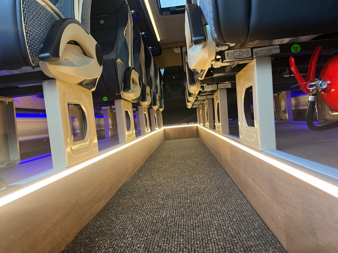 Leasing di  Mercedes-Benz Sprinter 519 AWD 4x4 TOURIST  / 21 to 24 Seats Mercedes-Benz Sprinter 519 AWD 4x4 TOURIST  / 21 to 24 Seats: foto 15