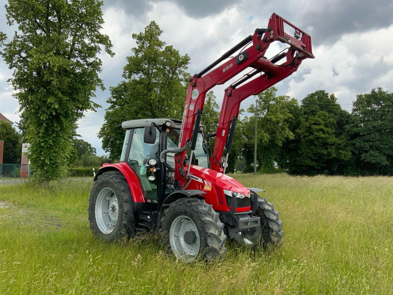 Massey Ferguson MF 5613 Dyna6 Efficient - Trattore: foto 2 Massey Ferguson MF 5613 Dyna6 Efficient - Trattore: foto 2