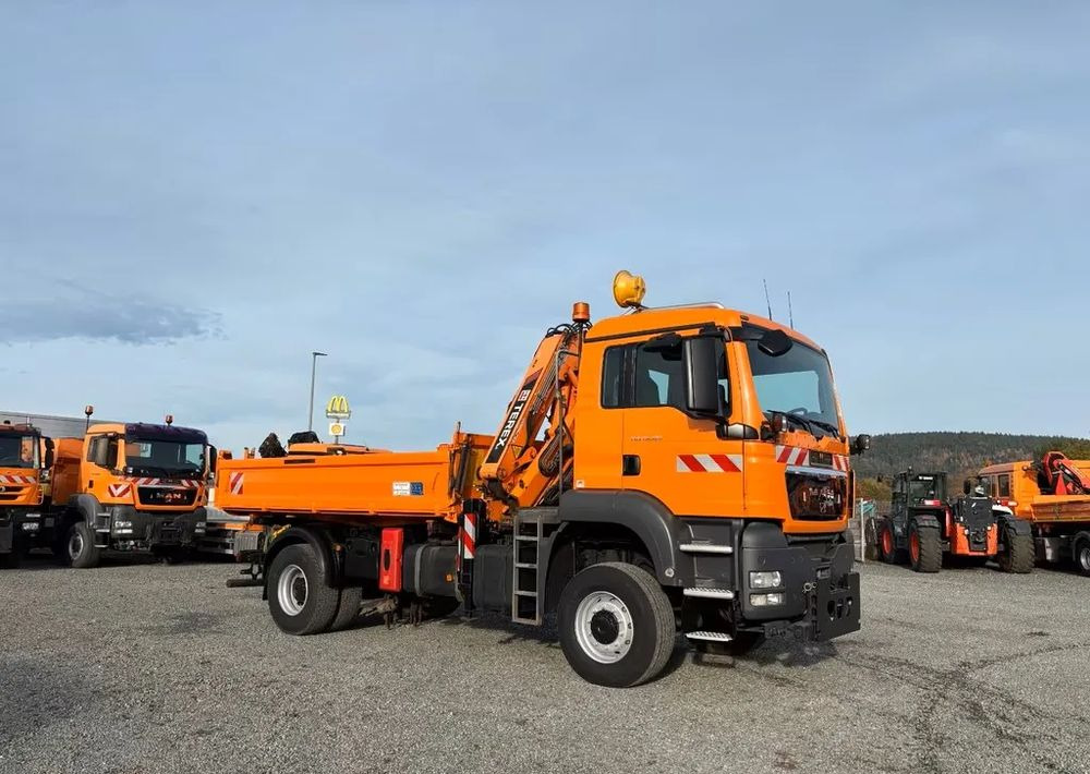 MAN TGS 18.320/ 4x4 / Euro4 /Wywrotka trójstronna Meiller +Kran Atlas TLC 82.2 +sterowanie radiowe – Przystosowany do pracy zimą — odśnieżanie, posypywanie, pług - Autocarro ribaltabile: foto 4 MAN TGS 18.320/ 4x4 / Euro4 /Wywrotka trójstronna Meiller +Kran Atlas TLC 82.2 +sterowanie radiowe – Przystosowany do pracy zimą — odśnieżanie, posypywanie, pług - Autocarro ribaltabile: foto 4