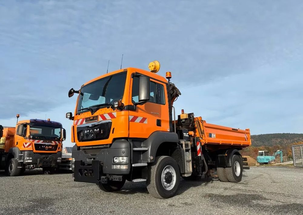 MAN TGS 18.320/ 4x4 / Euro4 /Wywrotka trójstronna Meiller +Kran Atlas TLC 82.2 +sterowanie radiowe – Przystosowany do pracy zimą — odśnieżanie, posypywanie, pług - Autocarro ribaltabile: foto 5 MAN TGS 18.320/ 4x4 / Euro4 /Wywrotka trójstronna Meiller +Kran Atlas TLC 82.2 +sterowanie radiowe – Przystosowany do pracy zimą — odśnieżanie, posypywanie, pług - Autocarro ribaltabile: foto 5