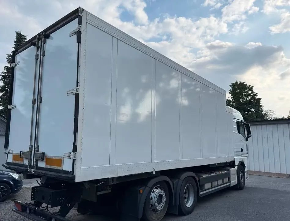 MAN TGX 26.470 – chłodnia / Automatyczna skrzynia / Euro 6c / Retarder /6x2 /Zawieszenie pneumatyczne - Autocarro frigorifero: foto 5 MAN TGX 26.470 – chłodnia / Automatyczna skrzynia / Euro 6c / Retarder /6x2 /Zawieszenie pneumatyczne - Autocarro frigorifero: foto 5
