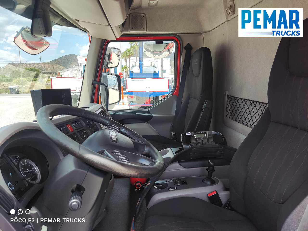 Autocarro con pianale/ Cassone fisso, Camion con gru DAF LF 210 GRUA CAJA FIJA: foto 29