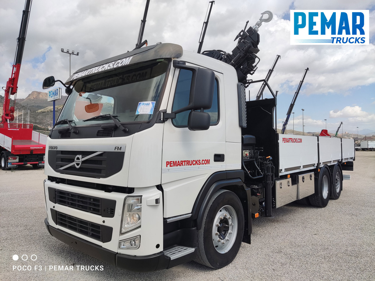 VOLVO FM 330 6X2 GRUA CAJA FIJA - Autocarro con pianale/ Cassone fisso, Camion con gru: foto 2 VOLVO FM 330 6X2 GRUA CAJA FIJA - Autocarro con pianale/ Cassone fisso, Camion con gru: foto 2