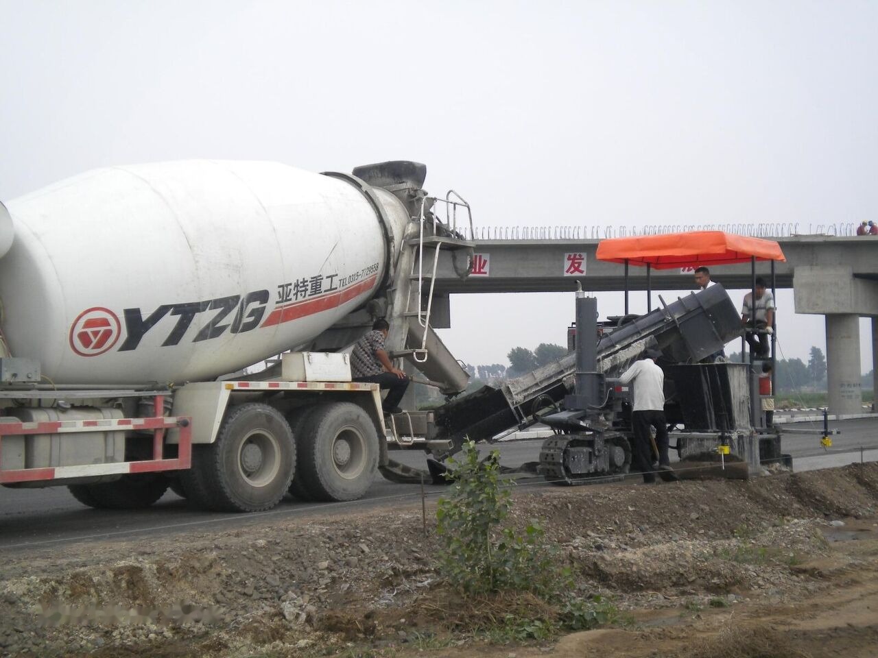 Kinglink MC5000 Concrete slipform paver for road ditch and gutter - Finitrice per calcestruzzo: foto 4 Kinglink MC5000 Concrete slipform paver for road ditch and gutter - Finitrice per calcestruzzo: foto 4