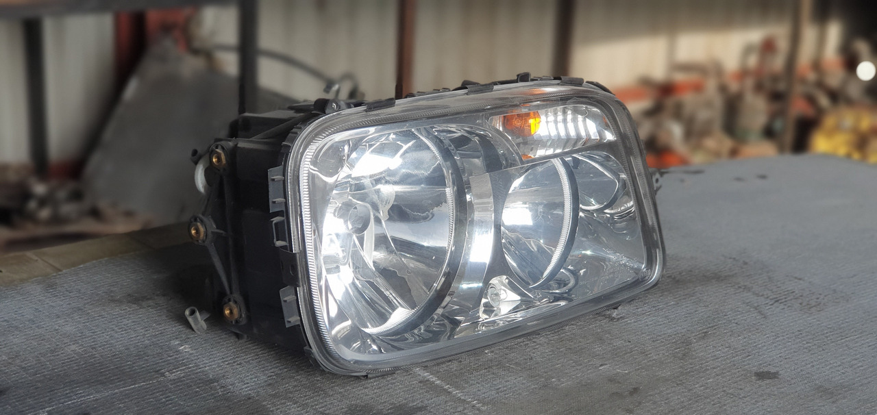 ACTROS MP III HEADLIGHT - PASSENGER - Luce/ Illuminazione per Camion: foto 1 ACTROS MP III HEADLIGHT - PASSENGER - Luce/ Illuminazione per Camion: foto 1