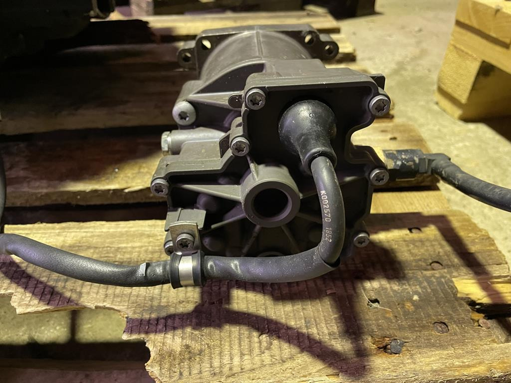 KNORR-BREMSE ASTRONIC AIR CLUTCH - 81.30716 - 6115 - Frizione e ricambi per Camion: foto 2 KNORR-BREMSE ASTRONIC AIR CLUTCH - 81.30716 - 6115 - Frizione e ricambi per Camion: foto 2