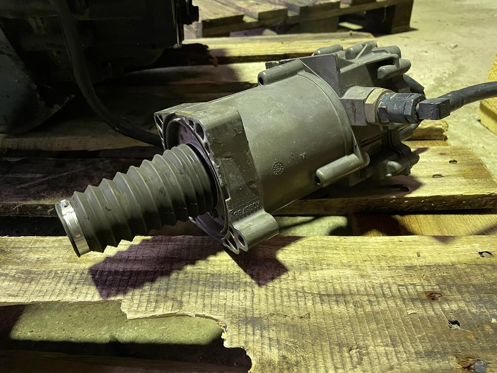 KNORR-BREMSE ASTRONIC AIR CLUTCH - 81.30725 - 6115 - Frizione e ricambi per Camion: foto 3 KNORR-BREMSE ASTRONIC AIR CLUTCH - 81.30725 - 6115 - Frizione e ricambi per Camion: foto 3