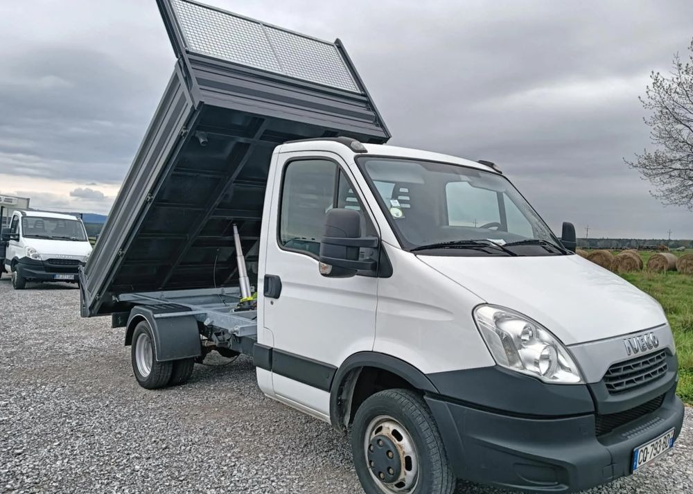 Iveco 35C13, 35C12, 35C15 - Furgone ribaltabile: foto 2 Iveco 35C13, 35C12, 35C15 - Furgone ribaltabile: foto 2