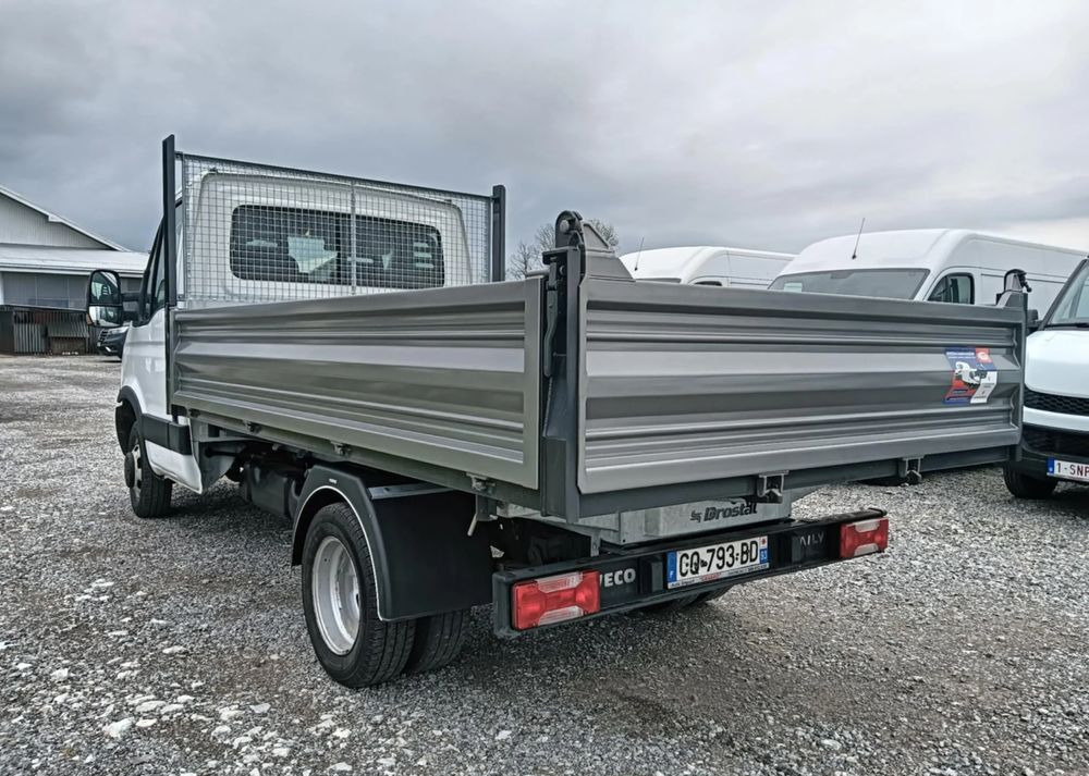 Iveco 35C13, 35C12, 35C15 - Furgone ribaltabile: foto 5 Iveco 35C13, 35C12, 35C15 - Furgone ribaltabile: foto 5