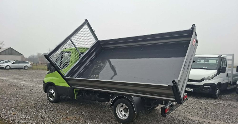 Iveco 35C13, 35C14, 35C15 - Furgone ribaltabile: foto 3 Iveco 35C13, 35C14, 35C15 - Furgone ribaltabile: foto 3