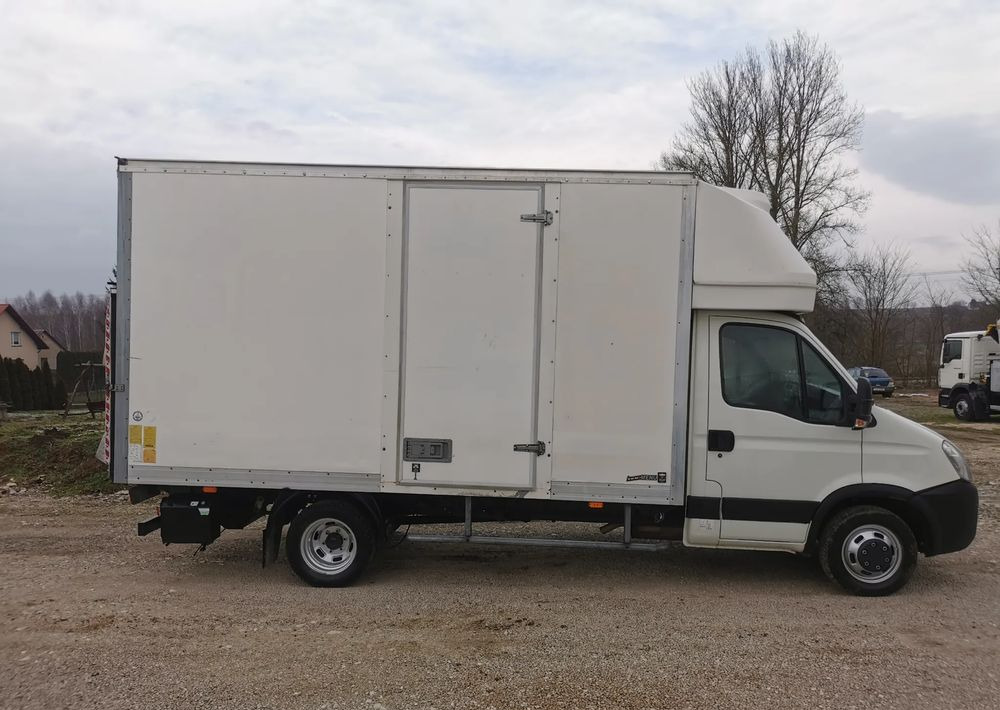 Iveco 3.0-150KM Daily 35C15 Kontener winda Dhollandia 750kg długi 35-150 Klimatyzacja długi rozstaw - Furgone box: foto 4 Iveco 3.0-150KM Daily 35C15 Kontener winda Dhollandia 750kg długi 35-150 Klimatyzacja długi rozstaw - Furgone box: foto 4