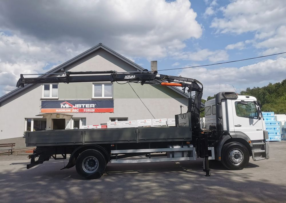 Mercedes-Benz Atego 1823 żuraw HDS Atlas 105.2 koła 315/80R22,5 - Autocarro con pianale/ Cassone fisso, Camion con gru: foto 4 Mercedes-Benz Atego 1823 żuraw HDS Atlas 105.2 koła 315/80R22,5 - Autocarro con pianale/ Cassone fisso, Camion con gru: foto 4