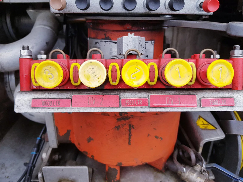 Leasing di Volvo FM 9.340 Fuel 21.400 Liter 3 Comp Euro 3 Volvo FM 9.340 Fuel 21.400 Liter 3 Comp Euro 3: foto 11