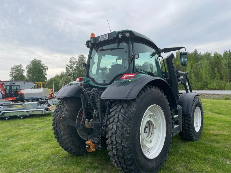 Valtra N154E Versu SmartTouch MR19 Valtra N154E Versu SmartTouch MR19 med frontlastare Quicke Q5M - Trattore: foto 5 Valtra N154E Versu SmartTouch MR19 Valtra N154E Versu SmartTouch MR19 med frontlastare Quicke Q5M - Trattore: foto 5
