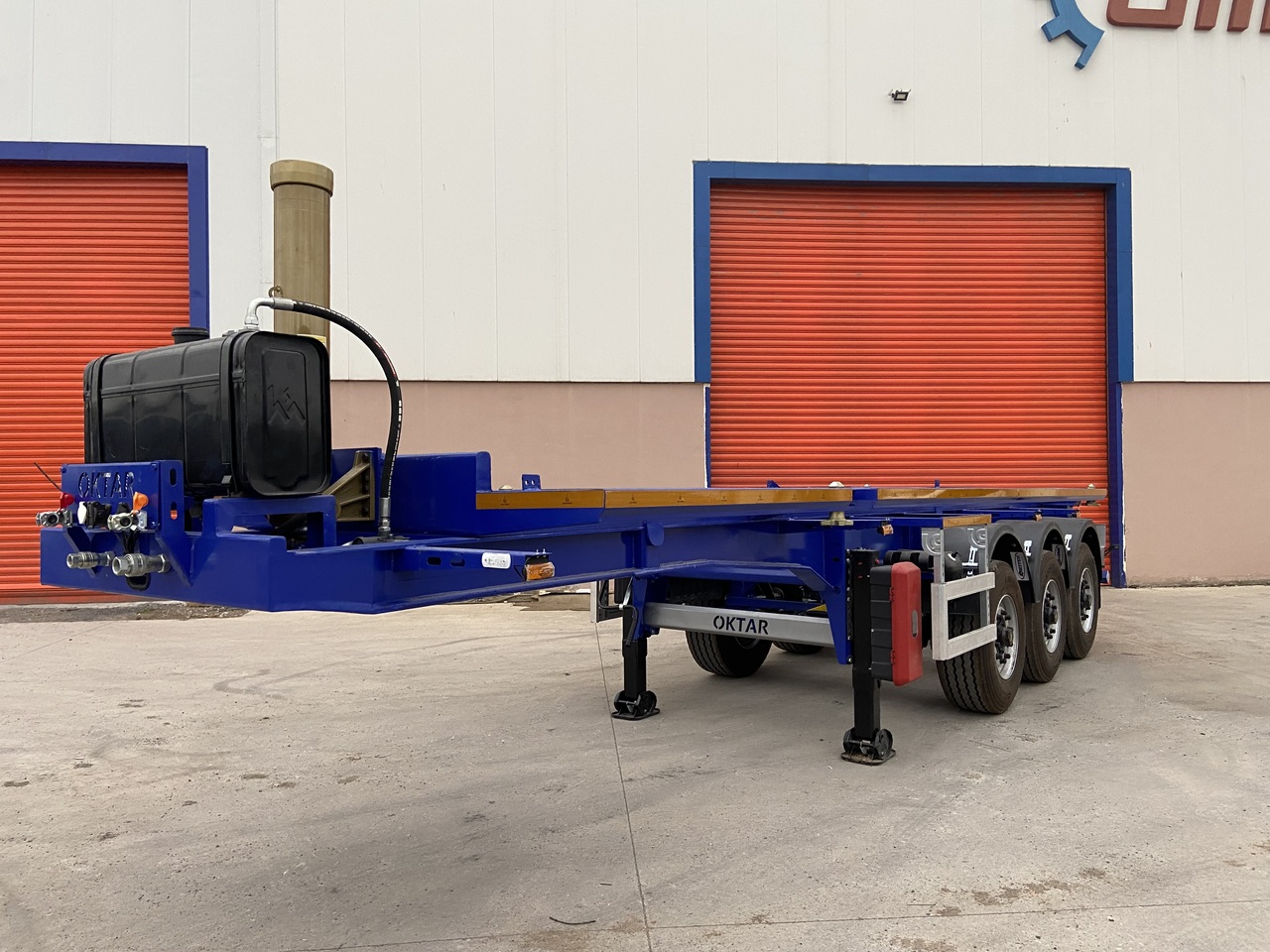 OKTAR CONTAINER TIPPER TRAILER ADR 2023 - Semirimorchio portacontainer/ Caisse interchangeable: foto 4 OKTAR CONTAINER TIPPER TRAILER ADR 2023 - Semirimorchio portacontainer/ Caisse interchangeable: foto 4