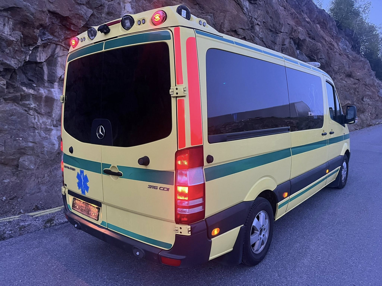 Mercedes-Benz Sprinter 316 - 2 stretcher AMBULANCE - RESERERAD !! - Ambulanza: foto 3 Mercedes-Benz Sprinter 316 - 2 stretcher AMBULANCE - RESERERAD !! - Ambulanza: foto 3
