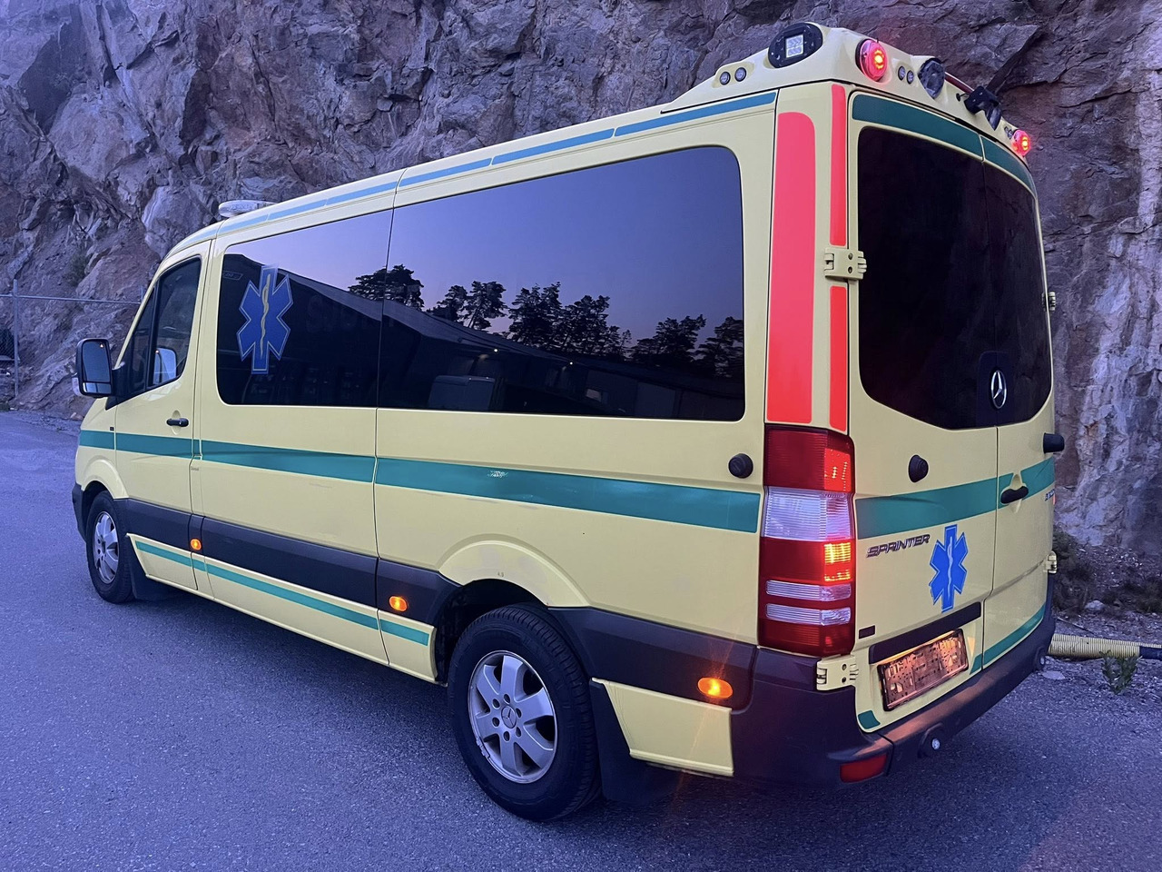 Mercedes-Benz Sprinter 316 - 2 stretcher AMBULANCE - RESERERAD !! - Ambulanza: foto 4 Mercedes-Benz Sprinter 316 - 2 stretcher AMBULANCE - RESERERAD !! - Ambulanza: foto 4