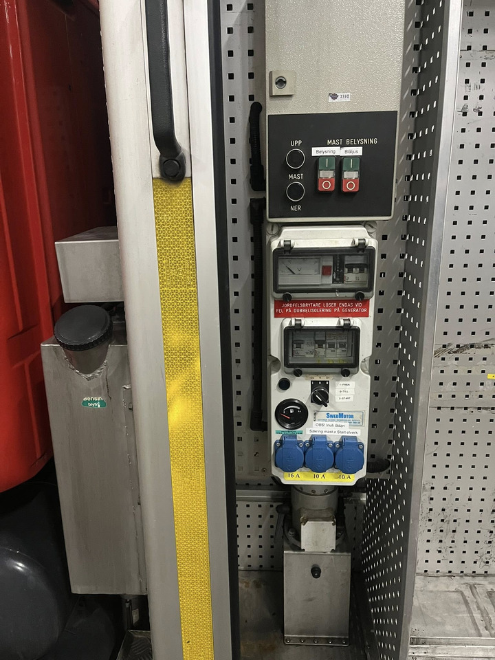 SCANIA P94GB 4x2 NZ310 - Fire engine - Autopompa: foto 3 SCANIA P94GB 4x2 NZ310 - Fire engine - Autopompa: foto 3