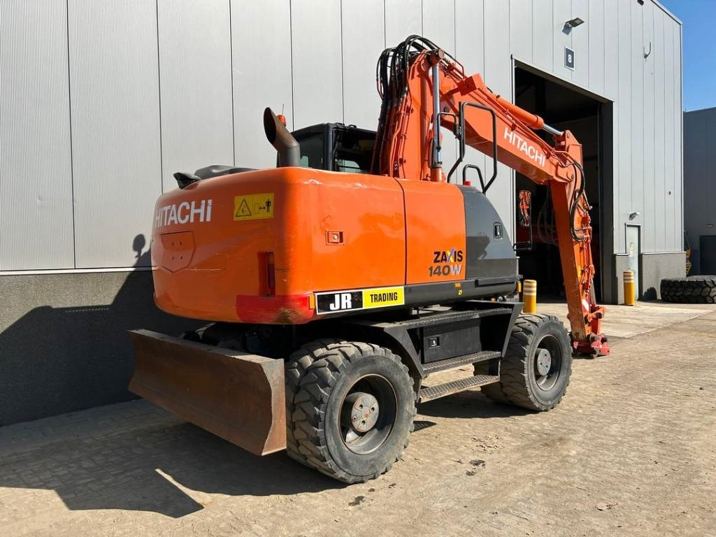 Hitachi ZX 140 W-5B - Escavatore gommato: foto 4 Hitachi ZX 140 W-5B - Escavatore gommato: foto 4