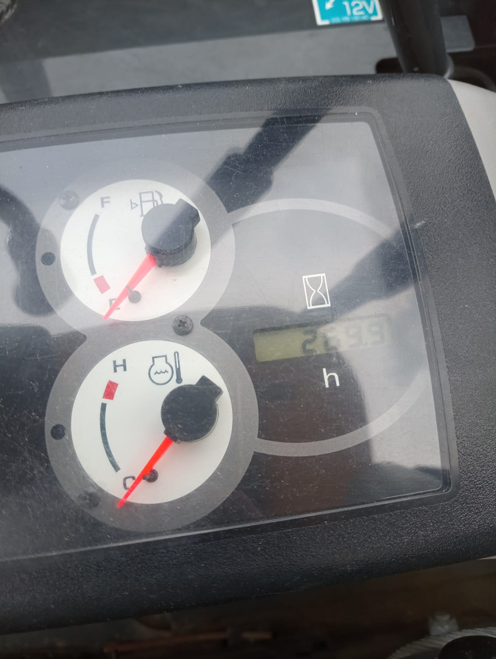 Komatsu PC24MR-5 (tettuccio) - Miniescavatore: foto 4 Komatsu PC24MR-5 (tettuccio) - Miniescavatore: foto 4