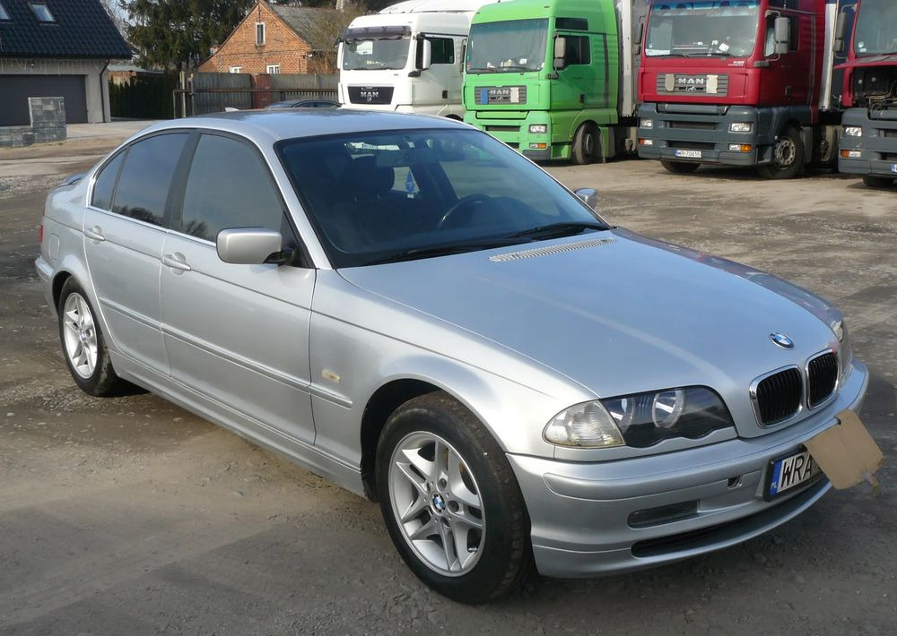BMW Seria 3 320i - Autovettura: foto 2 BMW Seria 3 320i - Autovettura: foto 2