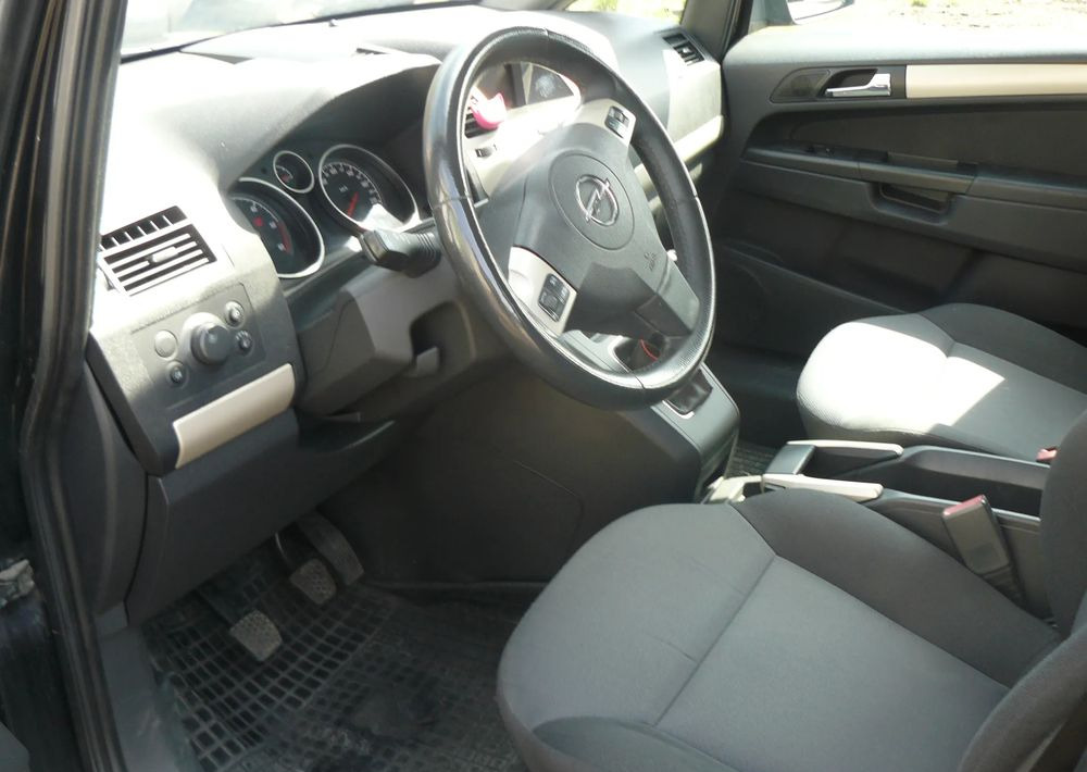 Opel Zafira 1.9 CDTI Cosmo - SUV/ Fuoristrada: foto 5 Opel Zafira 1.9 CDTI Cosmo - SUV/ Fuoristrada: foto 5