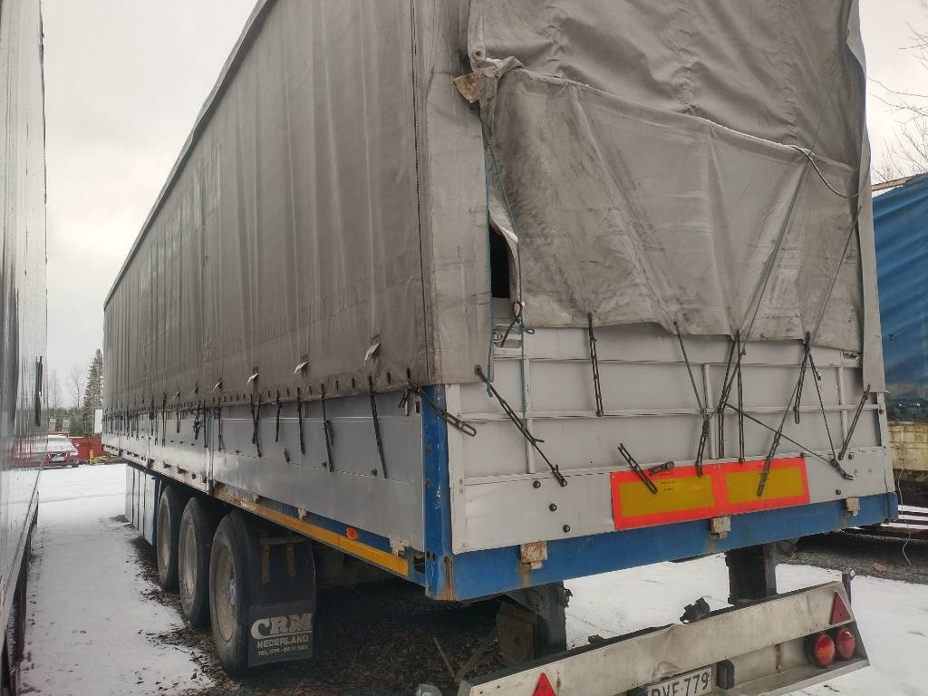 Kögel liukusivut,alukaidat,liukukatto - Semirimorchio centinato: foto 2 Kögel liukusivut,alukaidat,liukukatto - Semirimorchio centinato: foto 2