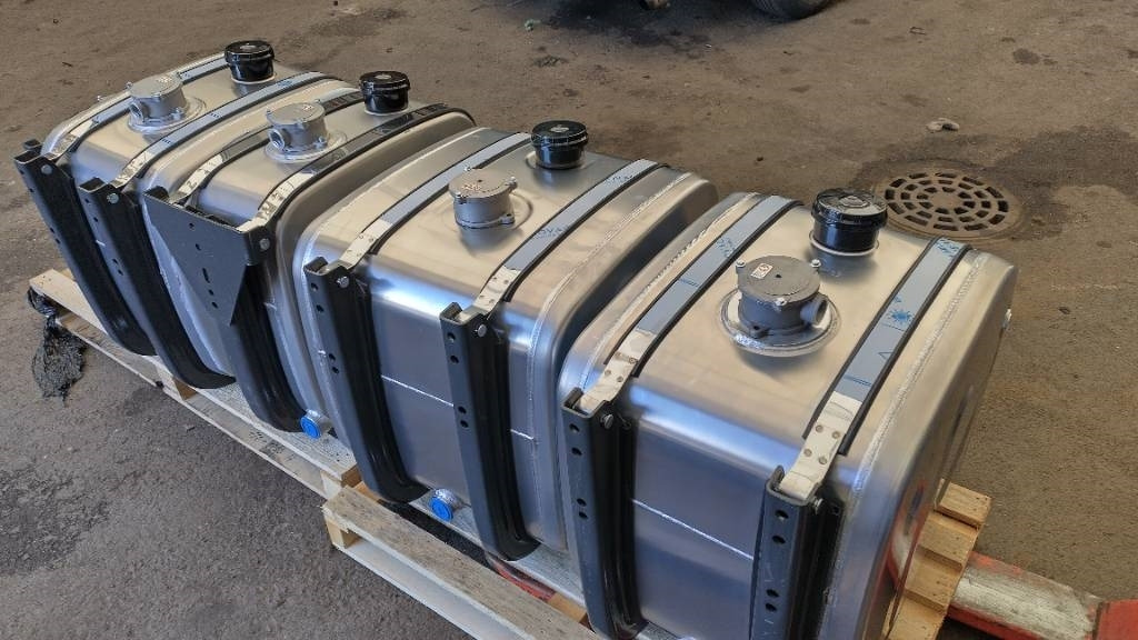 Osahyd Uusia hydrauliöljysäiliöitä - Idraulica per Camion: foto 2 Osahyd Uusia hydrauliöljysäiliöitä - Idraulica per Camion: foto 2