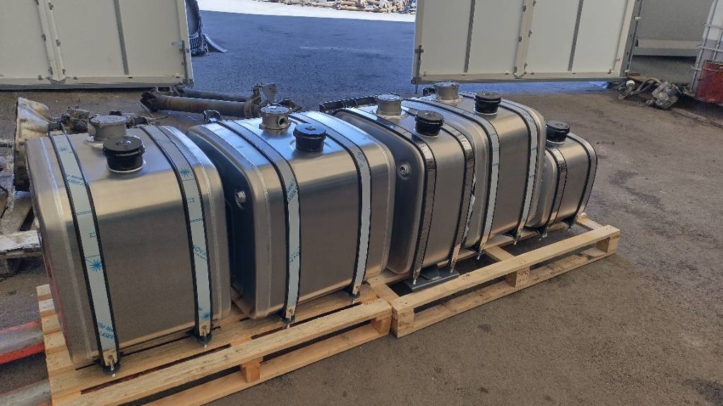 Osahyd Uusia hydrauliöljysäiliöitä - Idraulica per Camion: foto 1 Osahyd Uusia hydrauliöljysäiliöitä - Idraulica per Camion: foto 1