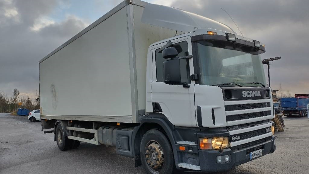 Scania P94 kokosivuaukeva kori+pl-nostin - Autocarro furgonato: foto 2 Scania P94 kokosivuaukeva kori+pl-nostin - Autocarro furgonato: foto 2