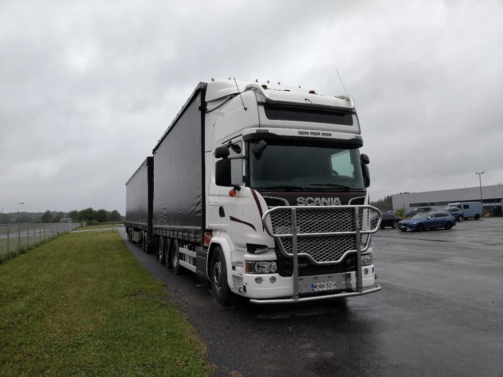 Scania R580 8x4 kapellilava+Dolly+kärry 76tn juna - Camion centinato: foto 3 Scania R580 8x4 kapellilava+Dolly+kärry 76tn juna - Camion centinato: foto 3
