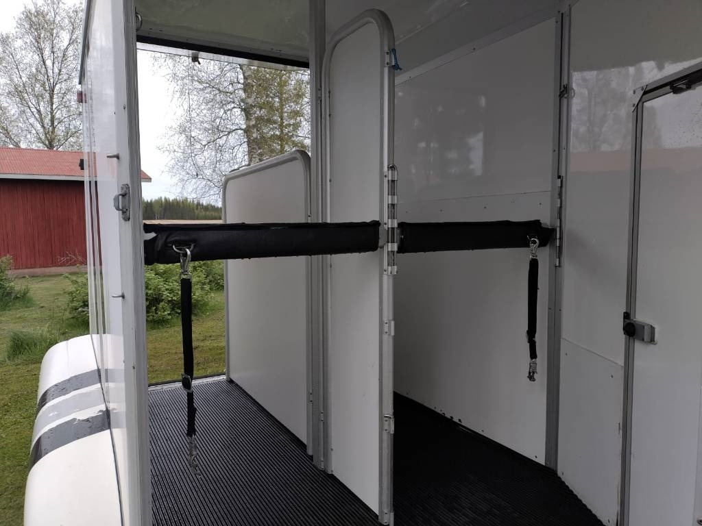 Umeå A45 Hevostraileri, etupurku - Rimorchio trasporto bestiame: foto 5 Umeå A45 Hevostraileri, etupurku - Rimorchio trasporto bestiame: foto 5