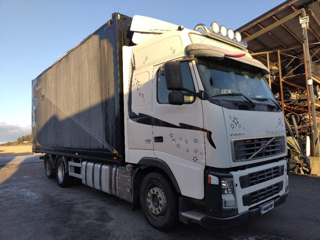 Volvo FH13 6x2 Lipe ketjupurkukori - Autocarro furgonato: foto 1 Volvo FH13 6x2 Lipe ketjupurkukori - Autocarro furgonato: foto 1