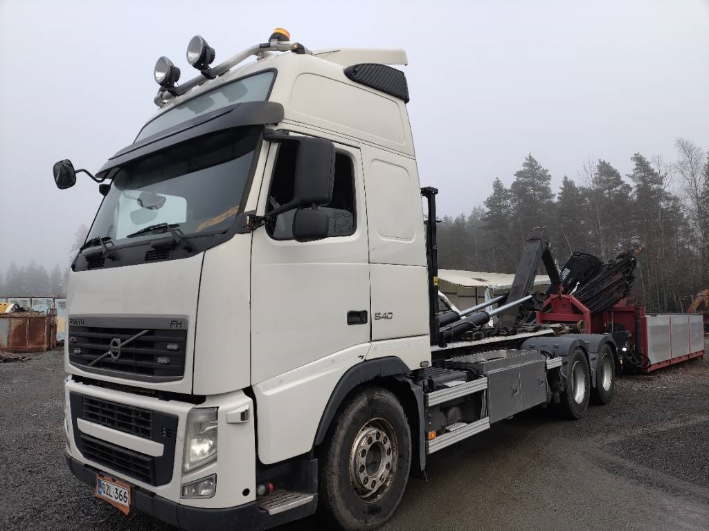 Volvo FH13 6x4 multilift koukku laite - Autocarro scarrabile: foto 1 Volvo FH13 6x4 multilift koukku laite - Autocarro scarrabile: foto 1