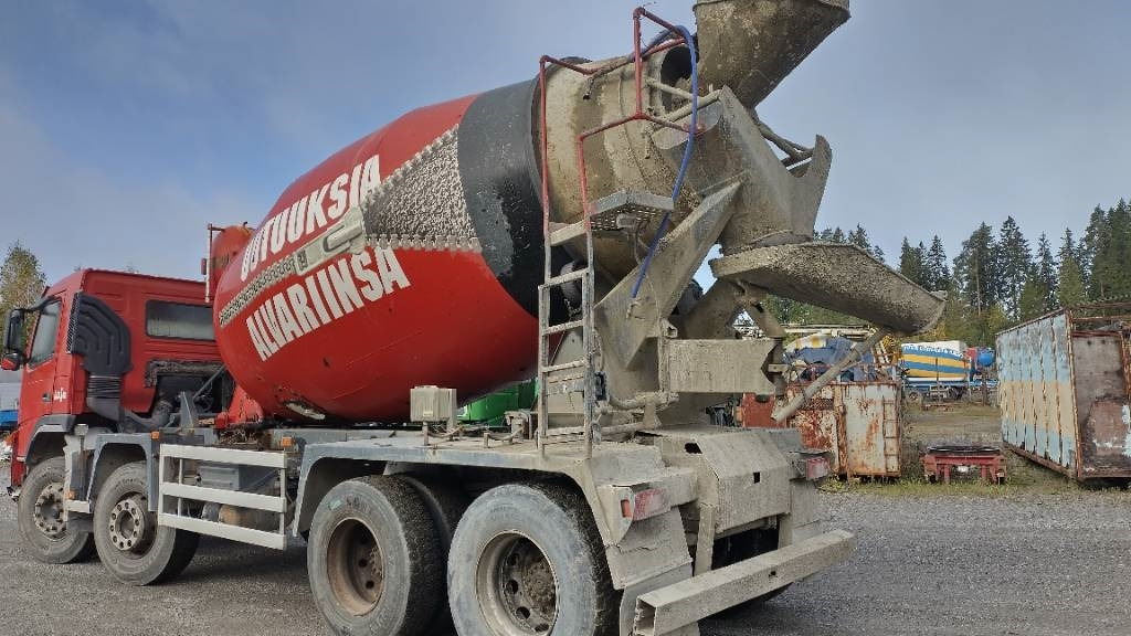 Volvo FM9 8x4 full steel,manual, mixer - Camion cisterna: foto 3 Volvo FM9 8x4 full steel,manual, mixer - Camion cisterna: foto 3