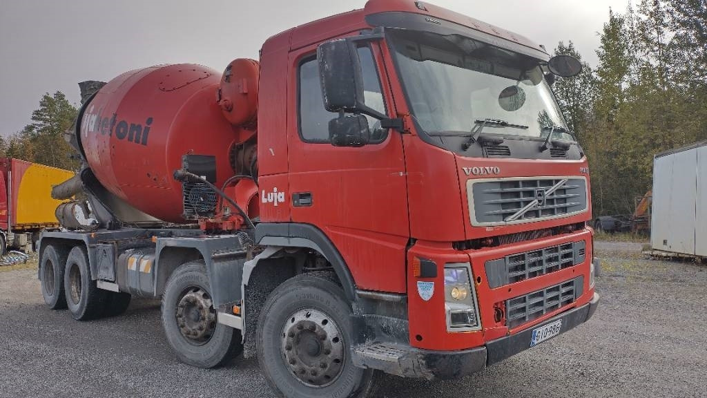 Volvo FM9 8x4 full steel,manual, mixer - Camion cisterna: foto 2 Volvo FM9 8x4 full steel,manual, mixer - Camion cisterna: foto 2